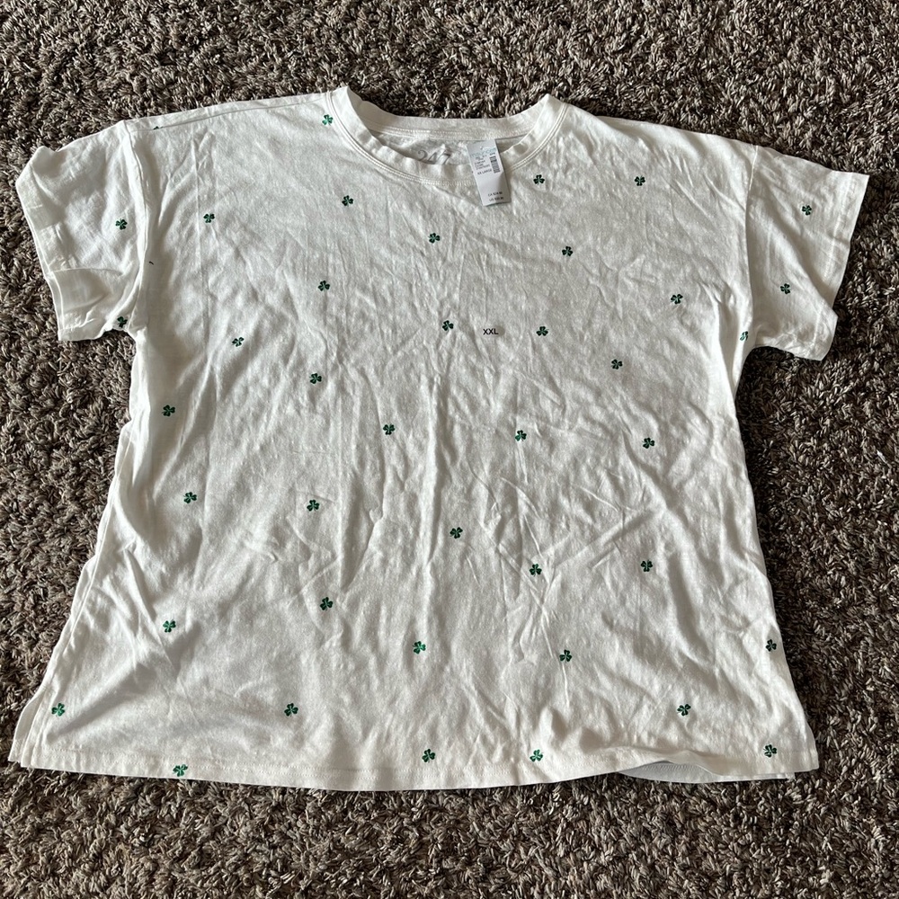 Maurices White Shamrock Short Sleeve Tee